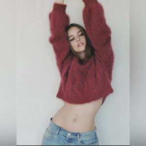 URBAN OUTFITTERS Red Lennox Fuzzy Cable Knit Cropped Casual Sweater Size M